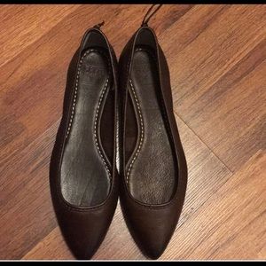 EUC Frye Pointy-toe Ballet Flats